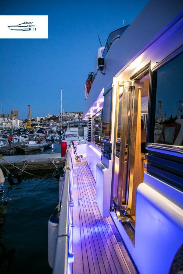 ホテル Riti Yacht Kalkara エクステリア 写真