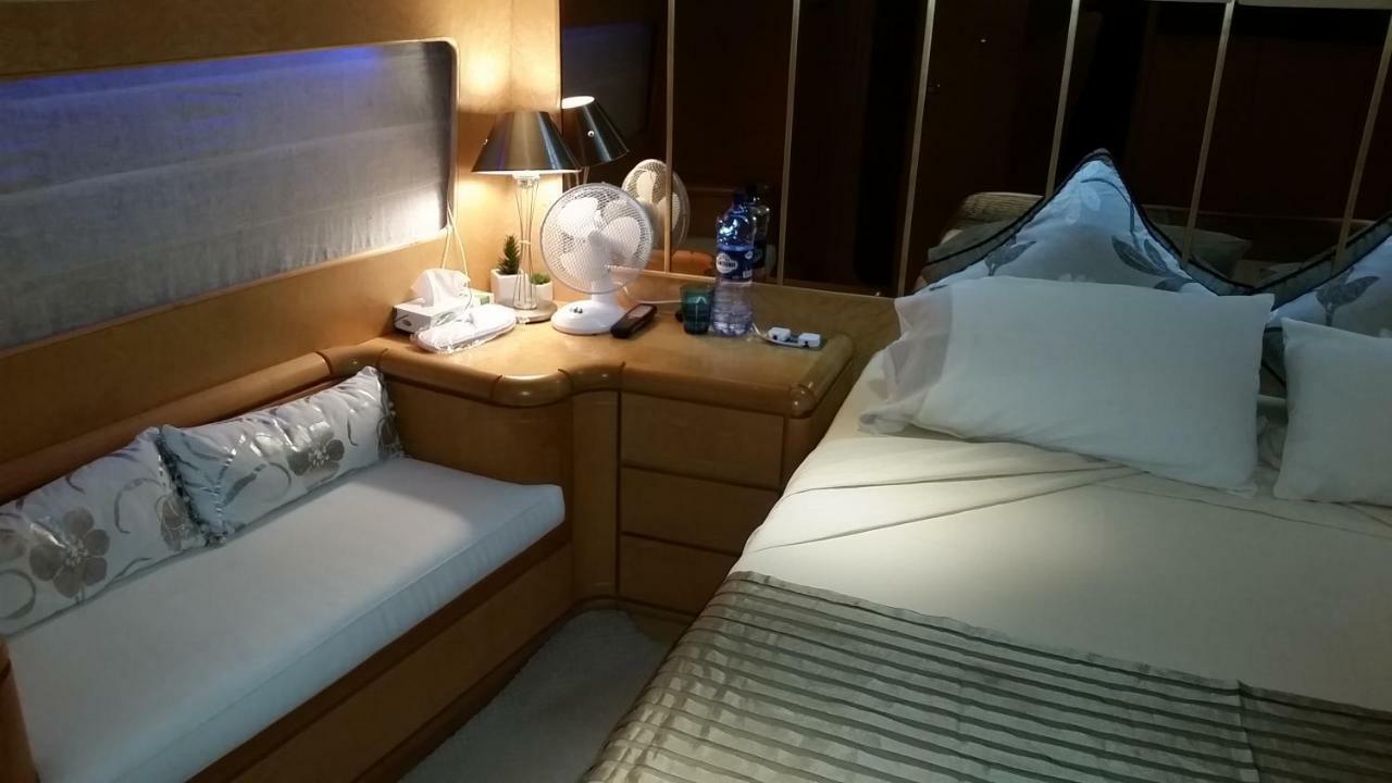 ホテル Riti Yacht Kalkara エクステリア 写真